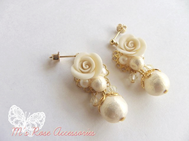 M's Rose Accessories / オフホワイト薔薇とコットンパールのピアス